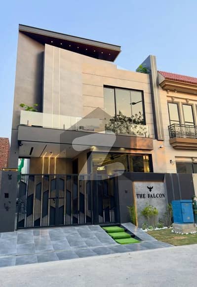 5 MARLA ELEGANT AND FULLY MAINTAINED SUPER HOT LOCATED BUNGALOW IS AVAILABLE IN THE BEST BLOCK OF DHA LAHORE.