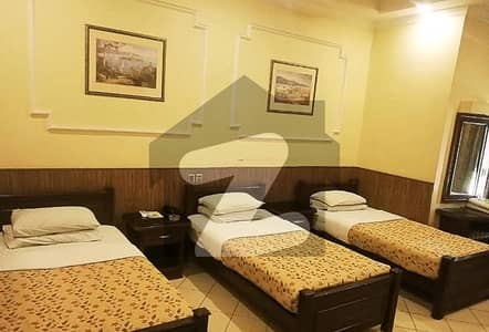 مال روڈ لاہور میں 1 کنال عمارت 75.0 کروڑ میں برائے فروخت۔