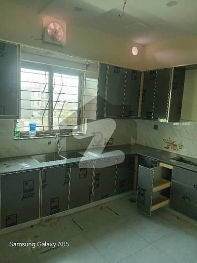 ایل ڈی اے ایوینیو لاہور میں 3 کمروں کا 10 مرلہ بالائی پورشن 65.0 ہزار میں کرایہ پر دستیاب ہے۔