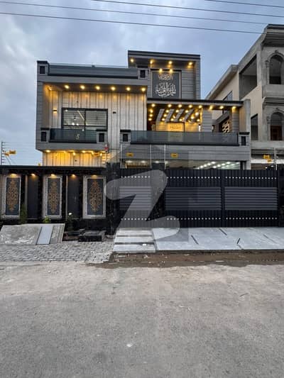 الرحمان گارڈن فیز 2 الرحمان گارڈن,لاہور میں 6 کمروں کا 10 مرلہ مکان 3.5 کروڑ میں برائے فروخت۔