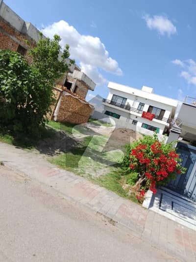 near gate 8 street 14 plot 30 level