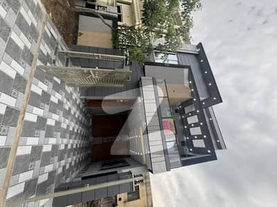 الجلیل گارڈن لاہور میں 4 کمروں کا 5 مرلہ مکان 1.7 کروڑ میں برائے فروخت۔