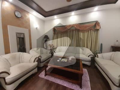 10 MARLA LAVISH FURNISHED HOUSE AVAILABLE FOR RENT IN DHA PHASE 5