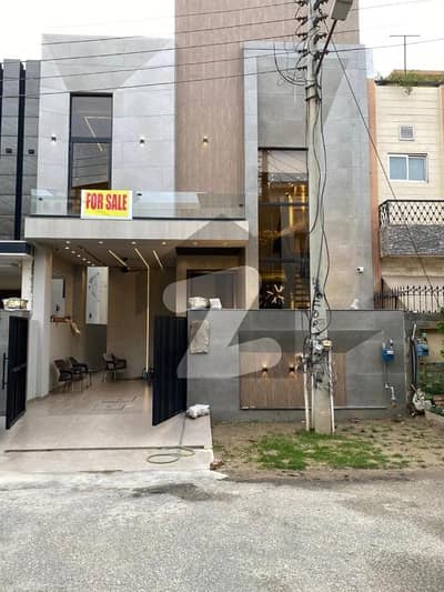 ڈی ایچ اے 11 رہبر سیکٹر 2 ڈی ایچ اے 11 رہبر,لاہور میں 3 کمروں کا 5 مرلہ مکان 2.75 کروڑ میں برائے فروخت۔