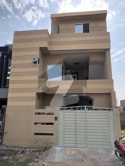 ریحان گارڈن فیز 2 ریحان گارڈن,لاہور میں 5 کمروں کا 5 مرلہ مکان 1.3 کروڑ میں برائے فروخت۔