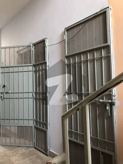 محمود آباد کراچی میں 3 کمروں کا 3 مرلہ فلیٹ 73.0 لاکھ میں برائے فروخت۔