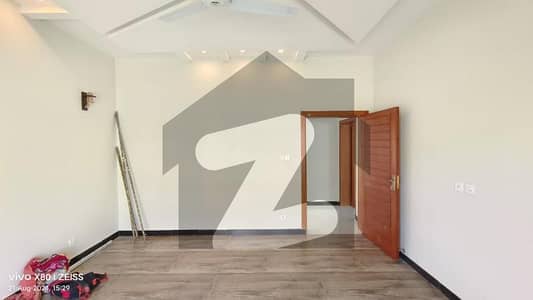 ڈی ایچ اے ڈیفینس فیز 2 ڈی ایچ اے ڈیفینس,اسلام آباد میں 5 کمروں کا 4 مرلہ عمارت 7.15 کروڑ میں برائے فروخت۔