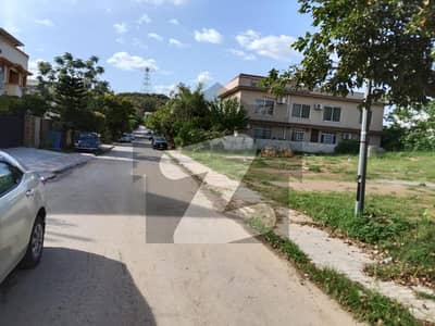 ڈی ایچ اے فیز 2 - سیکٹر جی ڈی ایچ اے ڈیفینس فیز 2,ڈی ایچ اے ڈیفینس,اسلام آباد میں 1 کنال رہائشی پلاٹ 4.3 کروڑ میں برائے فروخت۔