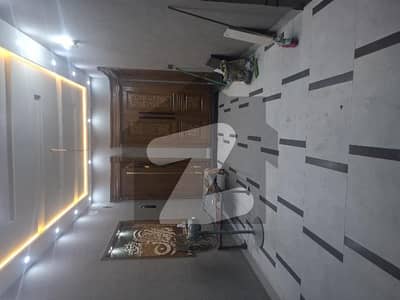 جوہر ٹاؤن فیز 2 جوہر ٹاؤن,لاہور میں 5 کمروں کا 6 مرلہ مکان 3.85 کروڑ میں برائے فروخت۔