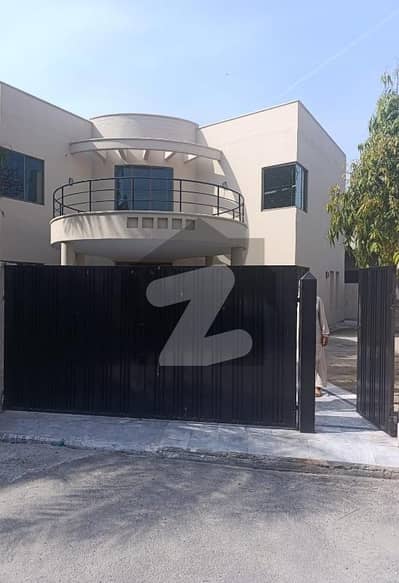 گلبرگ 3 گلبرگ,لاہور میں 6 کمروں کا 1 کنال مکان 3.5 لاکھ میں کرایہ پر دستیاب ہے۔