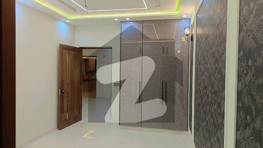 جوہر ٹاؤن فیز 2 جوہر ٹاؤن,لاہور میں 5 کمروں کا 6 مرلہ مکان 3.85 کروڑ میں برائے فروخت۔