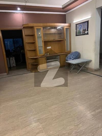 گلبرگ 3 گلبرگ,لاہور میں 6 کمروں کا 1 کنال مکان 3.9 لاکھ میں کرایہ پر دستیاب ہے۔