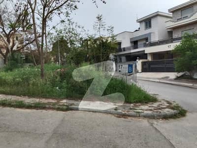 proper corner with extra land back of power avenue