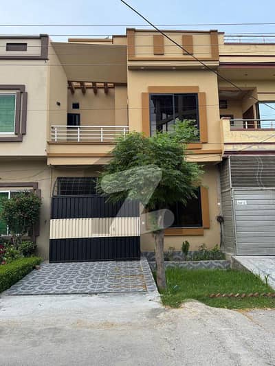 جوبلی ٹاؤن ۔ بلاک سی جوبلی ٹاؤن,لاہور میں 4 کمروں کا 3 مرلہ مکان 1.65 کروڑ میں برائے فروخت۔ جوبلی ٹاؤن ۔ بلاک سی جوبلی ٹاؤن,لاہور میں 4 کمروں کا 3 مرلہ مکان 1.65 کروڑ میں برائے فروخت۔