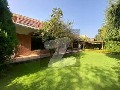 ایف ۔ 7 اسلام آباد میں 4 کمروں کا 1 کنال مکان 5.5 لاکھ میں کرایہ پر دستیاب ہے۔