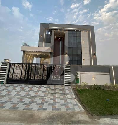 Prime Location House For Grabs In 10 Marla Gujranwala