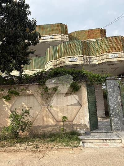 حیات آباد فیز 4 حیات آباد,پشاور میں 10 کمروں کا 1 کنال مکان 7.6 کروڑ میں برائے فروخت۔