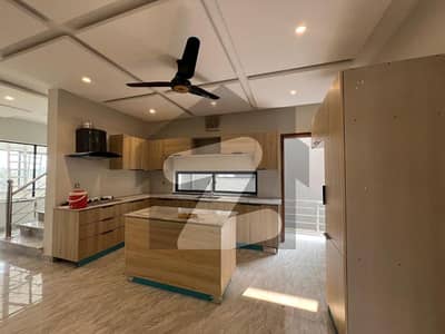 10 MARLA BRAND NEW HOUSE FOR SALE