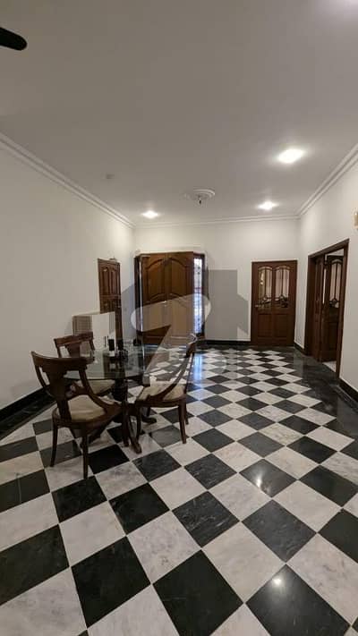 Like New Portion Available Ground 3 Bed DDTV For Rent