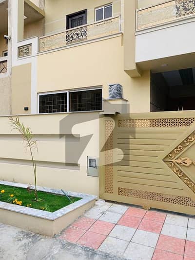 بحریہ ٹاؤن فیز 8 ۔ عمر بلاک بحریہ ٹاؤن فیز 8 ۔ سفاری ویلی,بحریہ ٹاؤن فیز 8,بحریہ ٹاؤن راولپنڈی,راولپنڈی میں 6 کمروں کا 7 مرلہ مکان 3.4 کروڑ میں برائے فروخت۔