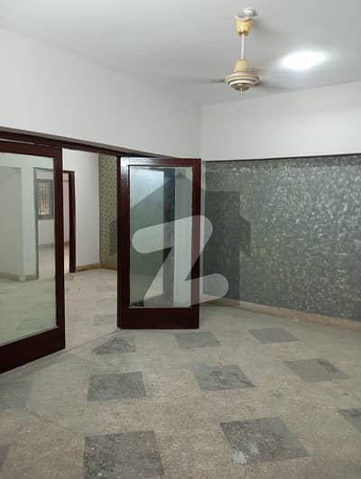 کلفٹن ۔ بلاک 5 کلفٹن,کراچی میں 3 کمروں کا 8 مرلہ فلیٹ 1.0 لاکھ میں کرایہ پر دستیاب ہے۔