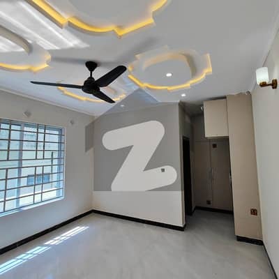 جناح گارڈنز ایف ای سی ایچ ایس,اسلام آباد میں 6 کمروں کا 10 مرلہ مکان 5.5 کروڑ میں برائے فروخت۔