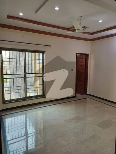 کیولری ایکسٹینشن لاہور میں 3 کمروں کا 5 مرلہ بالائی پورشن 80.0 ہزار میں کرایہ پر دستیاب ہے۔