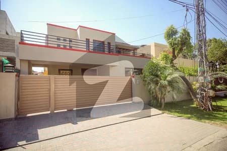 ڈی ایچ اے فیز 4 ڈیفنس (ڈی ایچ اے),لاہور میں 5 کمروں کا 1 کنال مکان 2.85 لاکھ میں کرایہ پر دستیاب ہے۔