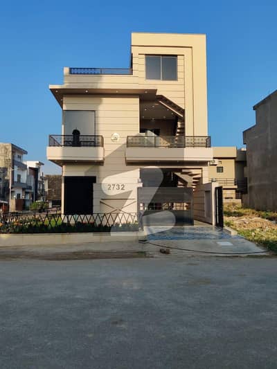 Corner, 60 Feet Road, And Sun Face House @2.80 Cr In Sector B17 Islamabad