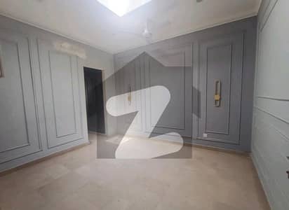 ای ۔ 11 اسلام آباد میں 4 کمروں کا 10 مرلہ مکان 2.5 لاکھ میں کرایہ پر دستیاب ہے۔