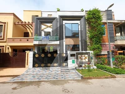 بحریہ ٹاؤن ۔ بلاک بی بی بحریہ ٹاؤن سیکٹرڈی,بحریہ ٹاؤن,لاہور میں 3 کمروں کا 5 مرلہ مکان 2.6 کروڑ میں برائے فروخت۔