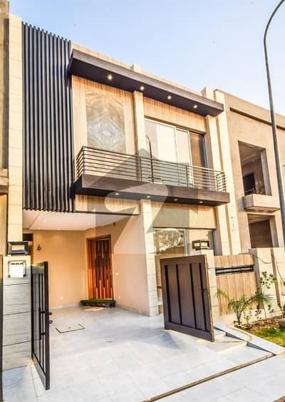 5 MARLA ELEGANT AND FULLY MAINTAINED SUPER HOT LOCATED BUNGALOW IS AVAILABLE IN THE BEST BLOCK OF DHA LAHORE FOR RENT