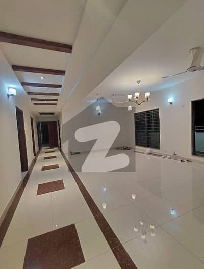 عسکری 11 ۔ سیکٹر بی اپارٹمنٹس عسکری 11,عسکری,لاہور میں 3 کمروں کا 11 مرلہ فلیٹ 1.45 لاکھ میں کرایہ پر دستیاب ہے۔