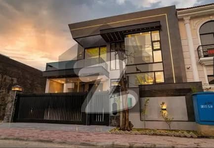 10 Marla Like New Luxury House With Gas Available For Rent In Bahria Town Lahore