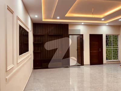 ویلینشیاء ہاؤسنگ سوسائٹی لاہور میں 5 کمروں کا 10 مرلہ مکان 1.49 لاکھ میں کرایہ پر دستیاب ہے۔