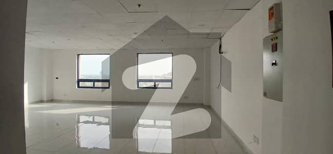 گرینڈ سکوئر مال مین بلیوارڈ گلبرگ,گلبرگ,لاہور میں 4 مرلہ دفتر 1.4 لاکھ میں کرایہ پر دستیاب ہے۔