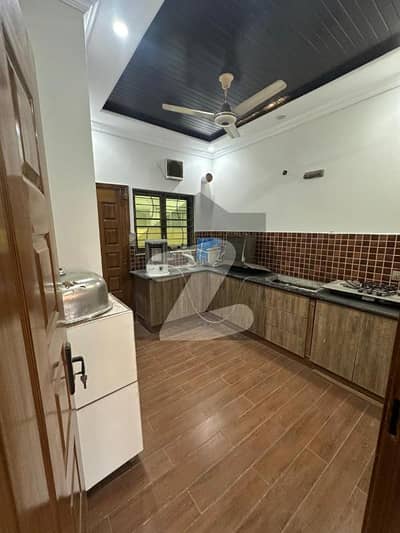 بحریہ ٹاؤن سیکٹرڈی بحریہ ٹاؤن,لاہور میں 3 کمروں کا 5 مرلہ مکان 2.1 کروڑ میں برائے فروخت۔