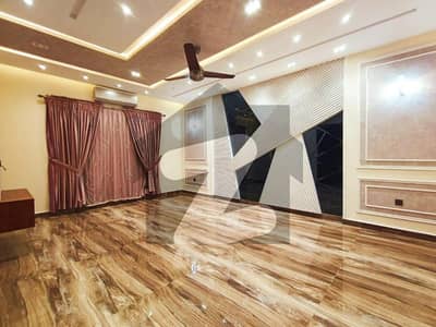 او پی ایف ہاؤسنگ سکیم - بلاک بی او پی ایف ہاؤسنگ سکیم,لاہور میں 6 کمروں کا 1 کنال مکان 6.7 کروڑ میں برائے فروخت۔