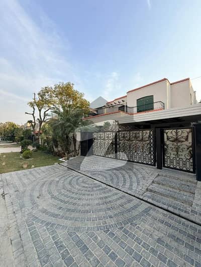 1 Kanal Corner Bungalow Near Masjid And Park, Semi Furnished