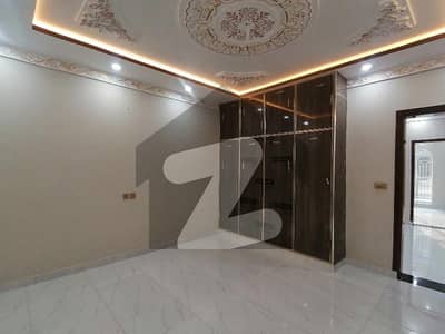 10 Marla House In Gulshan-e-Ravi Is Available