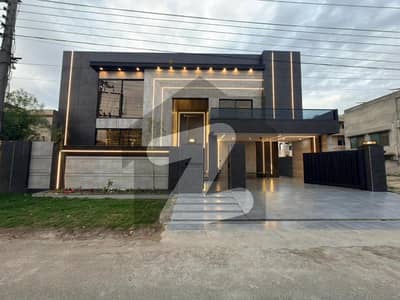 نیسپاک سکیم فیز 3 ڈیفینس روڈ,لاہور میں 5 کمروں کا 1 کنال مکان 6.5 کروڑ میں برائے فروخت۔