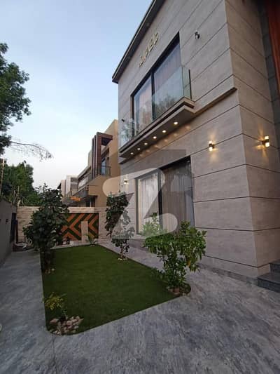 1 KANLA BEAUTIFUL HOUSE AVAILABLE FOR SALE IN A VERY HOT LOCATION IN DHA 11 RAHBAR PHASE 2