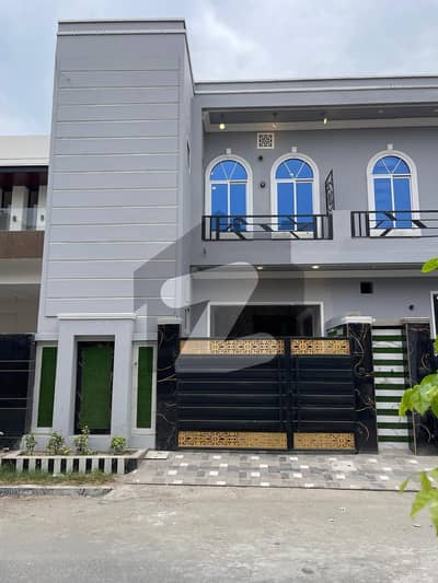 ملتان پبلک سکول روڈ ملتان میں 3 کمروں کا 4 مرلہ مکان 1.5 کروڑ میں برائے فروخت۔