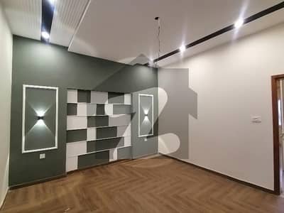 ایل ڈی اے ایوینیو لاہور میں 5 کمروں کا 10 مرلہ مکان 3.0 کروڑ میں برائے فروخت۔