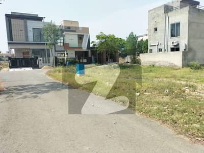 PHASE 8 IVY GAREEN Z6.939 PLOT AVAILABLE FOR SALE FACING 10 MARLA