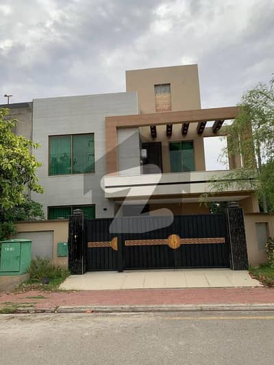 بحریہ ٹاؤن رفیع بلاک بحریہ ٹاؤن سیکٹر ای,بحریہ ٹاؤن,لاہور میں 5 کمروں کا 10 مرلہ مکان 1.6 لاکھ میں کرایہ پر دستیاب ہے۔