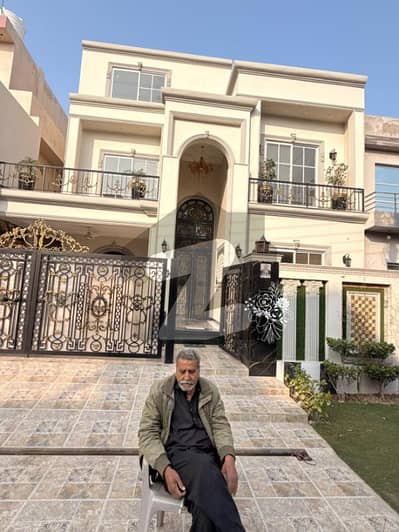 10 Marla Brand New Super Luxury House For Rent In Bahria Town Lahore