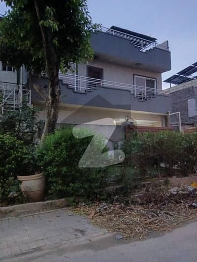 30*50 cda transfer sun face good location renovated tile floor house available in g-9/3