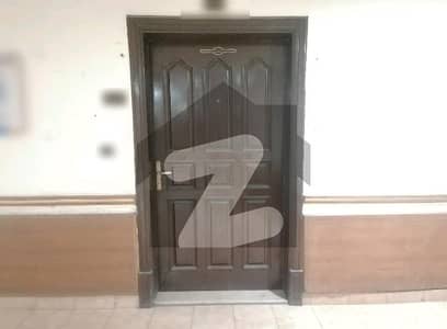 صدیق ٹریڈ سنٹر گلبرگ,لاہور میں 4 مرلہ دفتر 95.0 لاکھ میں برائے فروخت۔