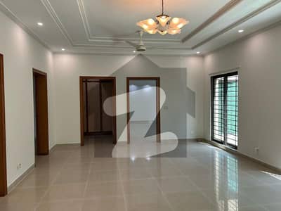 ڈی ایچ اے فیز 3 ڈیفنس (ڈی ایچ اے),لاہور میں 5 کمروں کا 1 کنال مکان 2.55 لاکھ میں کرایہ پر دستیاب ہے۔